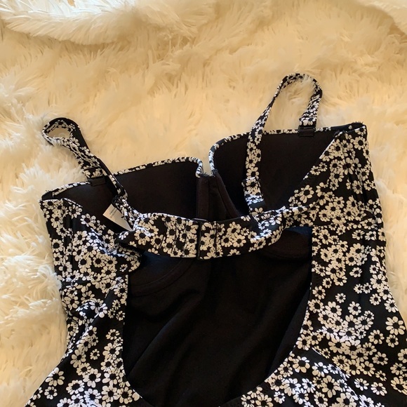Old Navy Floral Bustier One-piece bathing suit - Picture 3 of 8